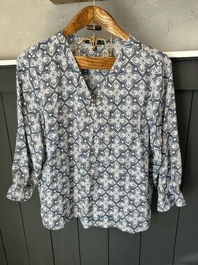Como Black Peasant Style V Neck Neutral Gray‎ Blue Patterned Fabric Top sz L